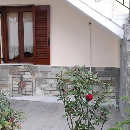 Helen's House Дом отдыха *